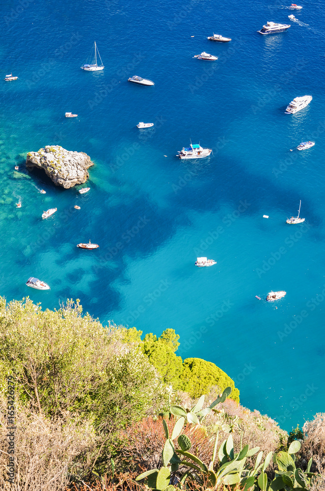wspaniały pejzaż klifów na wyspie capri, włochy
 - obrazy, fototapety, plakaty 