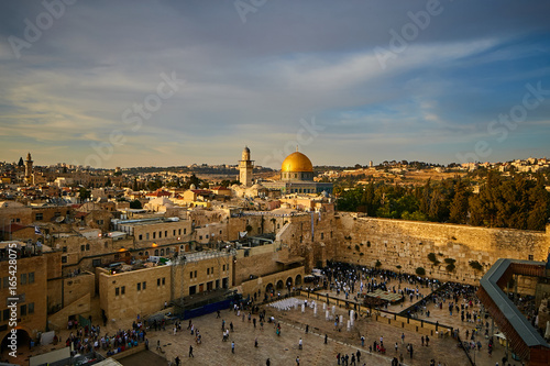 Obraz na plátně Wailing wall and Al Aqsa in Jerusalem, sunset view