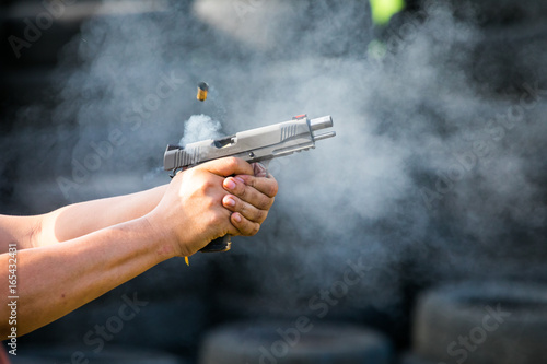 Fotografie Shooting from a pistol