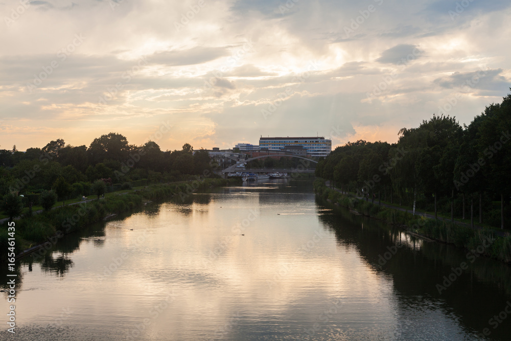 Fototapeta premium Abendstimmung am Mittellandkanal