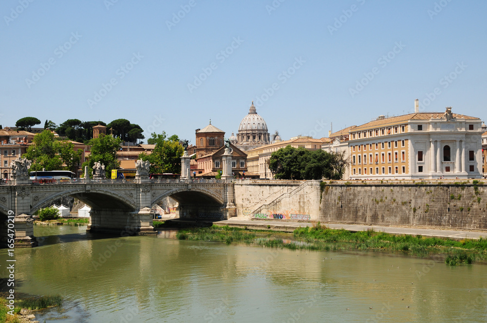 Roma, il Tevere e San Pietro da ponte Sant'Angelo