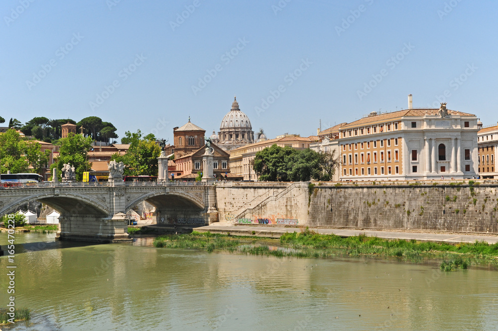 Roma, il Tevere e San Pietro da ponte Sant'Angelo