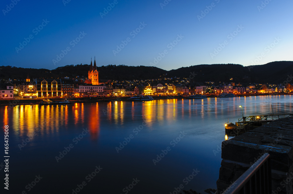 Obraz premium Boppard skyline in the evening, illuminated