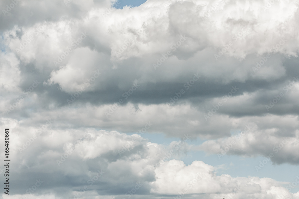 Obraz premium Dramatic clouds on blue sky