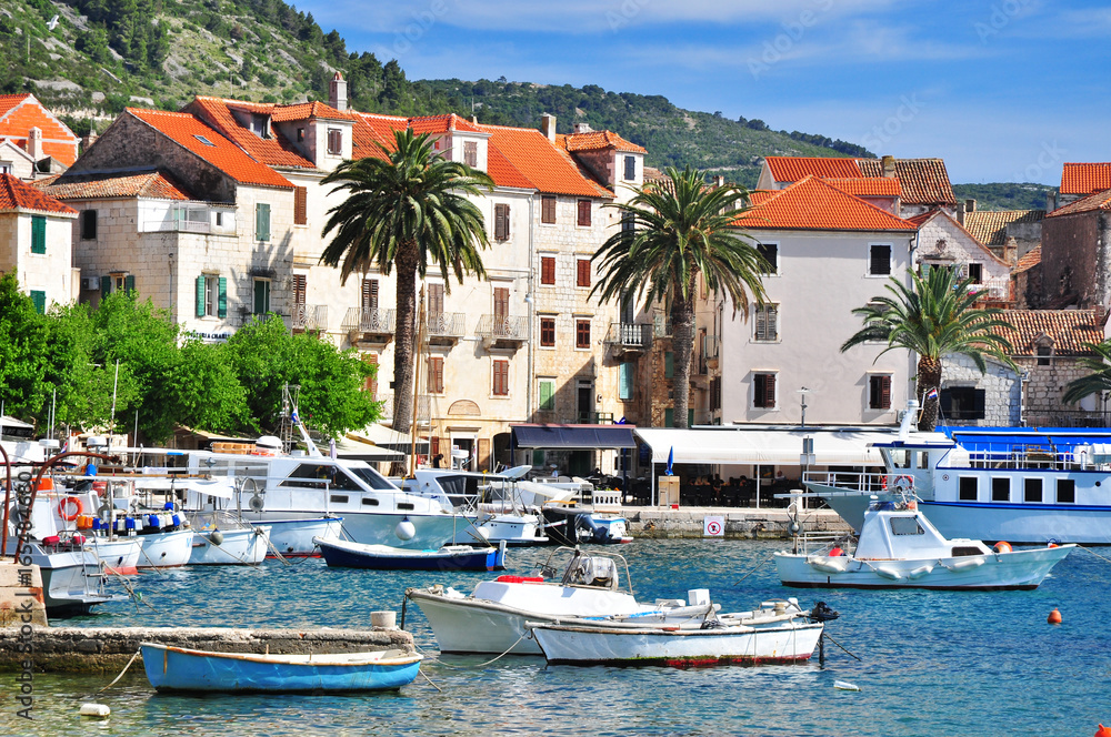 Obraz premium Croatia island Vis Komyza town