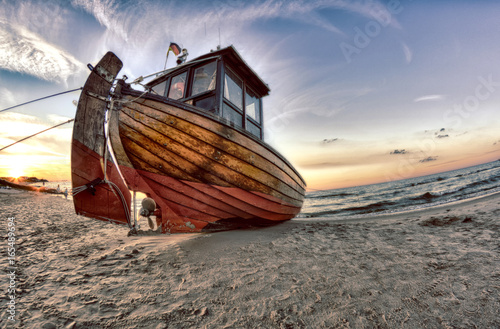 Fischerboot am Strand von Ahlbeck auf Usedom