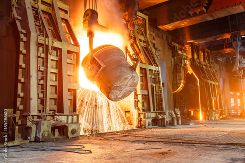 Blast furnace smelting liquid steel in steel mills Fototapet
