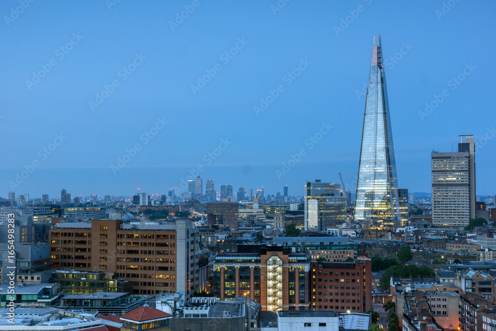 Naklejka premium Amazing Sunset panorama from Tate modern Gallery to city of London, England, Great Britain