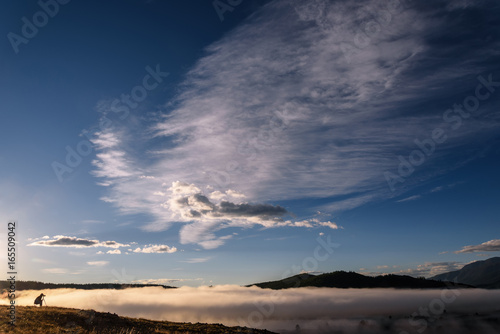 mountains fog clouds photographer dawn