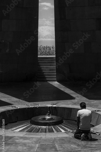 Fotografija Prayer at the mausoleum