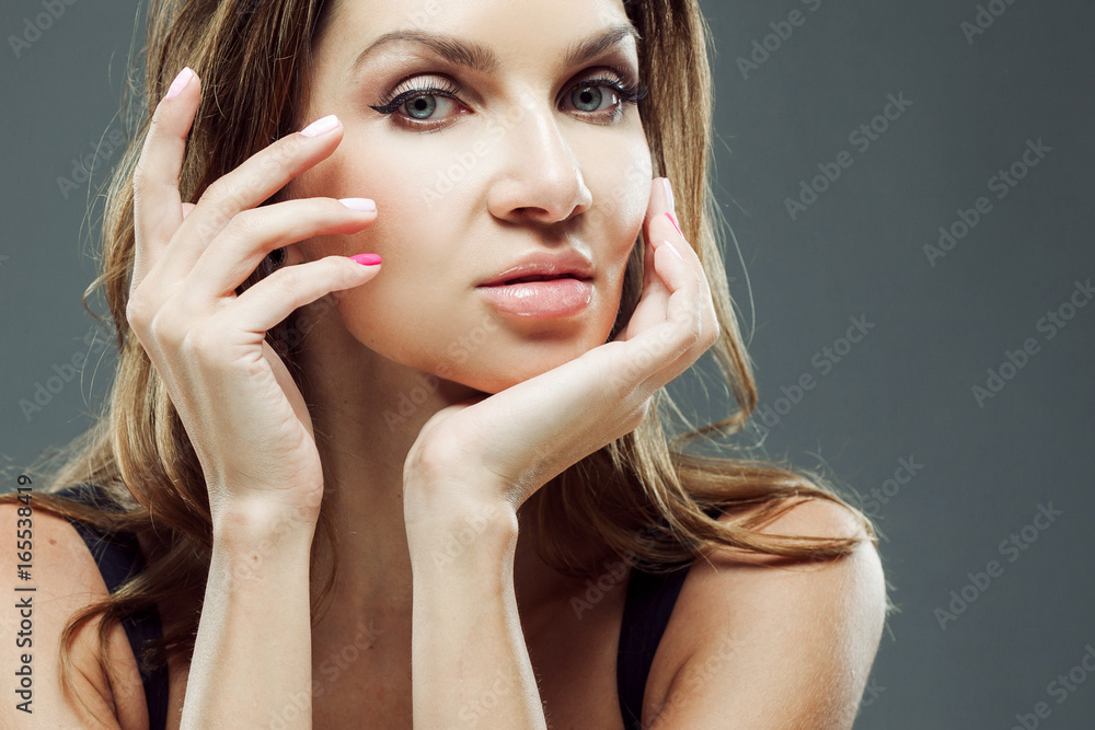 Fototapeta premium Beautiful sexy brunette woman. Portrait on gray background