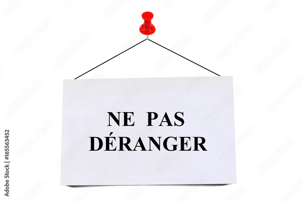 Carton punaisé avec ne pas déranger écrit dessus Stock Photo Adobe Stock