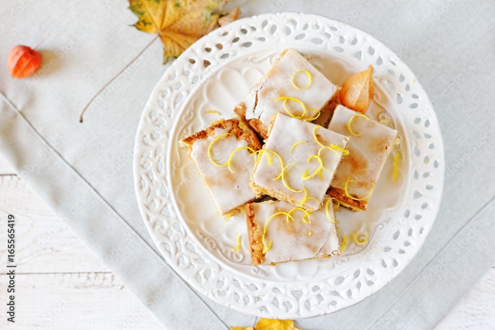 Apple cake with hint of lemon Apple cake with hint of lemon