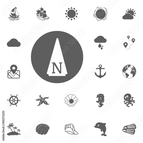 North direction compass icon © nuwaba