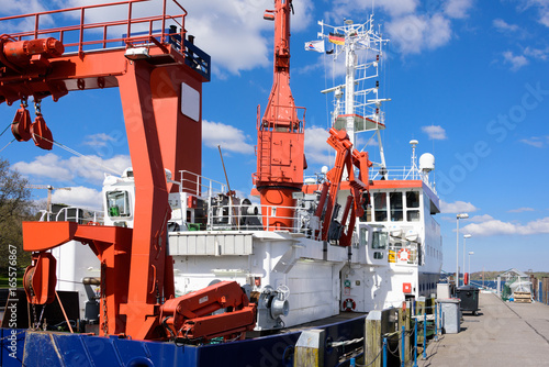 Forschungsschiff von Geomar an der Pier in Kiel