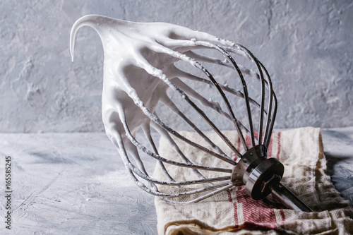 Cuadro en lienzo Process of cooking meringue