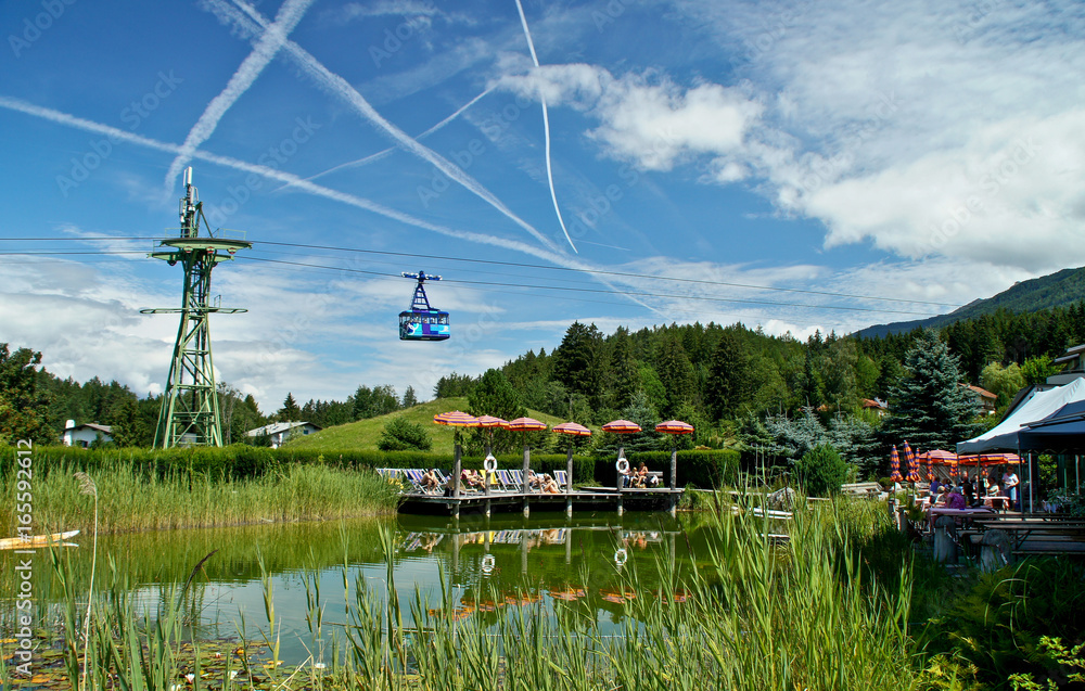 kleiner Badesee Nähe Innsbruck mit Seilbahn