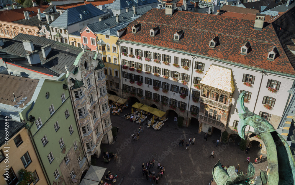 Goldenes Dachl und Innsbrucker Altstadt vom Stadtturm aus gesehen