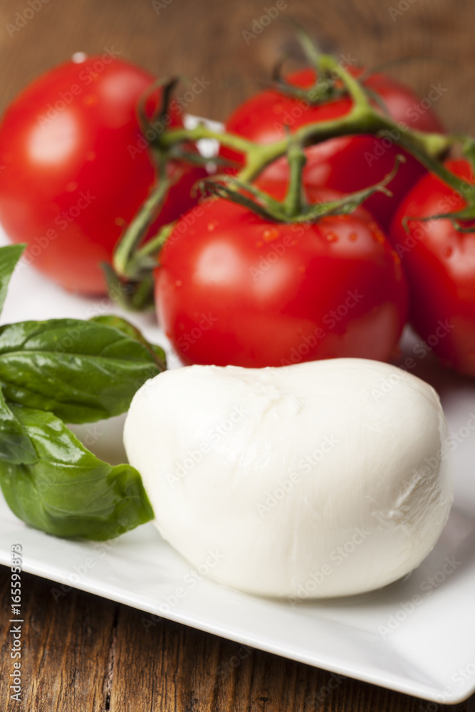 Mozzarella, Basilikum und Tomaten Mozzarella, Basilikum und Tomaten