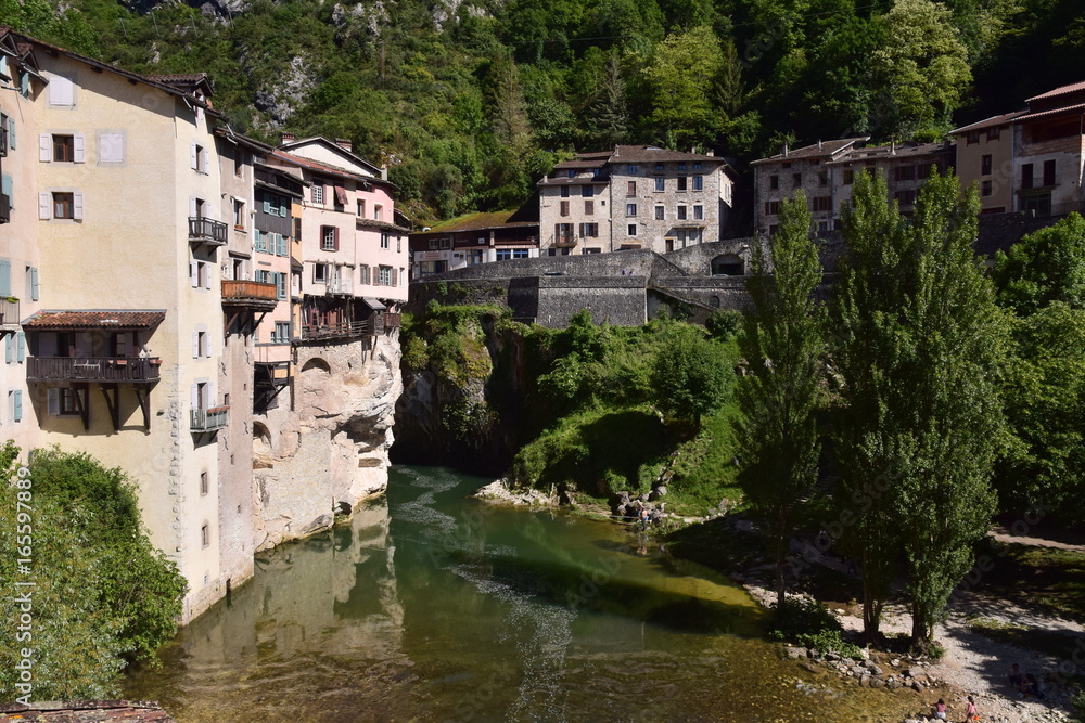 Maison suspendus au dessus de la Bourne, à Pont-en-Royans