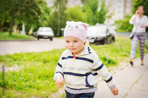 child runs away from parents. Inattention of parents to children.