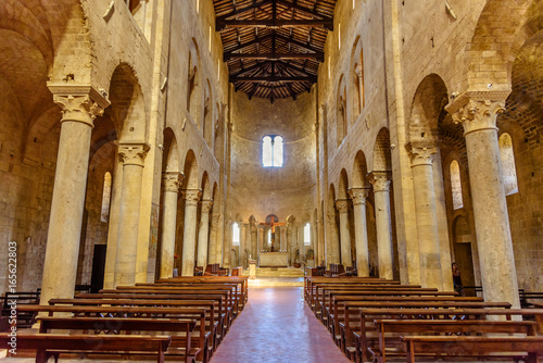 Принти на полотні The central nave of the ancient Romanesque church of Sant'Antimo near Montalcino