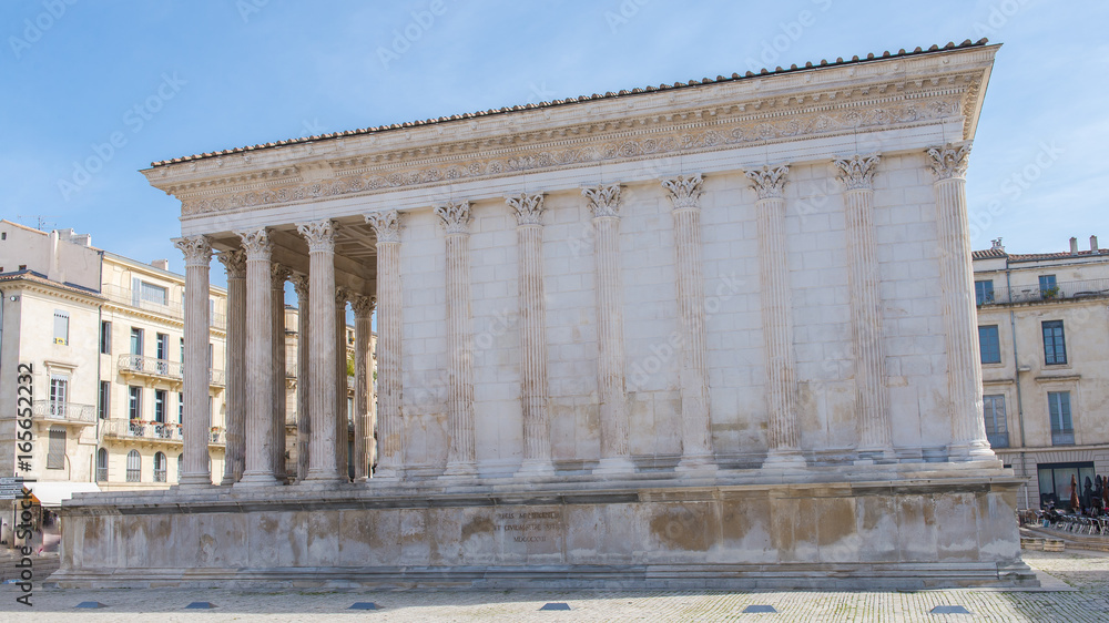     Nimes, Maison carree, roman temple 
