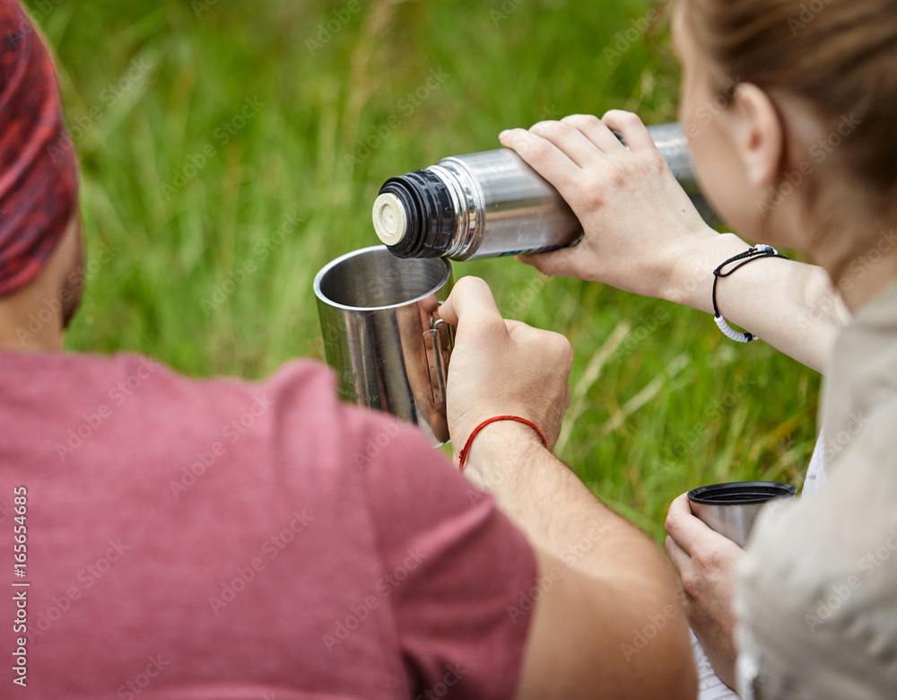 Naklejka premium two travelers with thermos