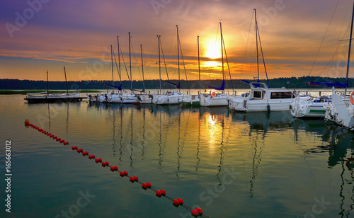 Fototapeta Naklejka Na Ścianę i Meble -  wschód słońca na Mazurach