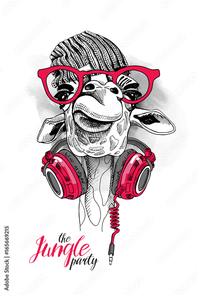 Fototapeta premium Żyrafa w czapce z dzianiny hipster, czerwonych okularach i słuchawkach na szyi. Ilustracji wektorowych.
