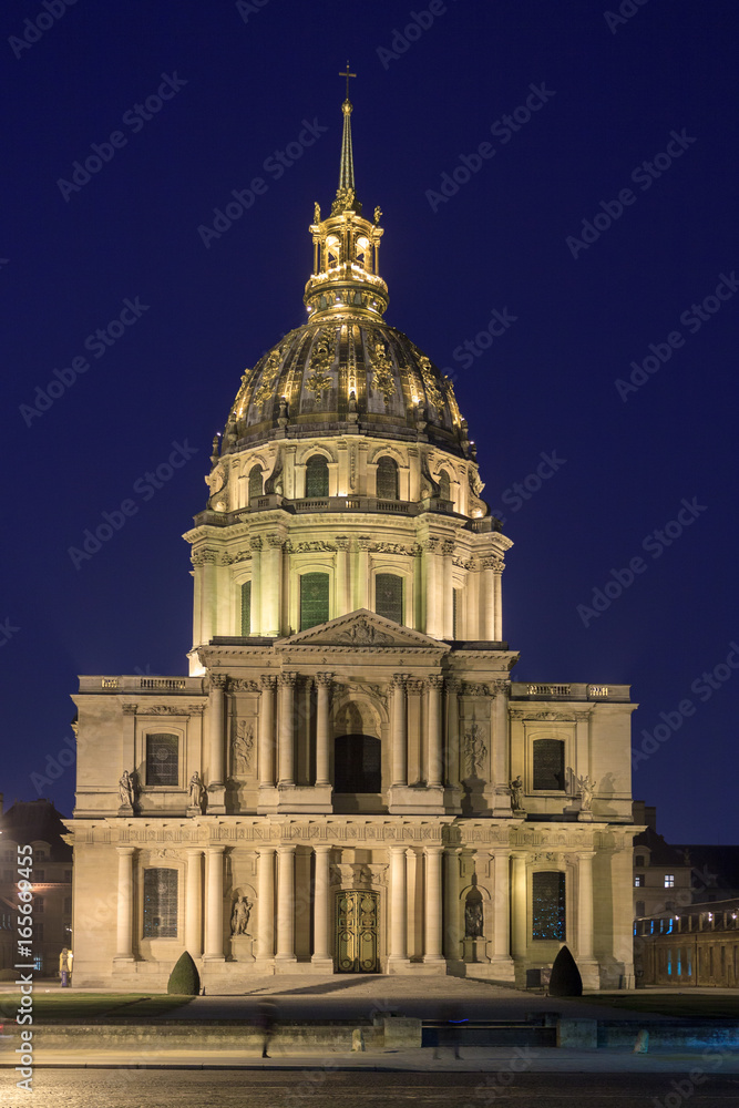 Cathedral Les Invalides at midnight