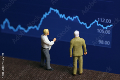 グラフとビジネスマン