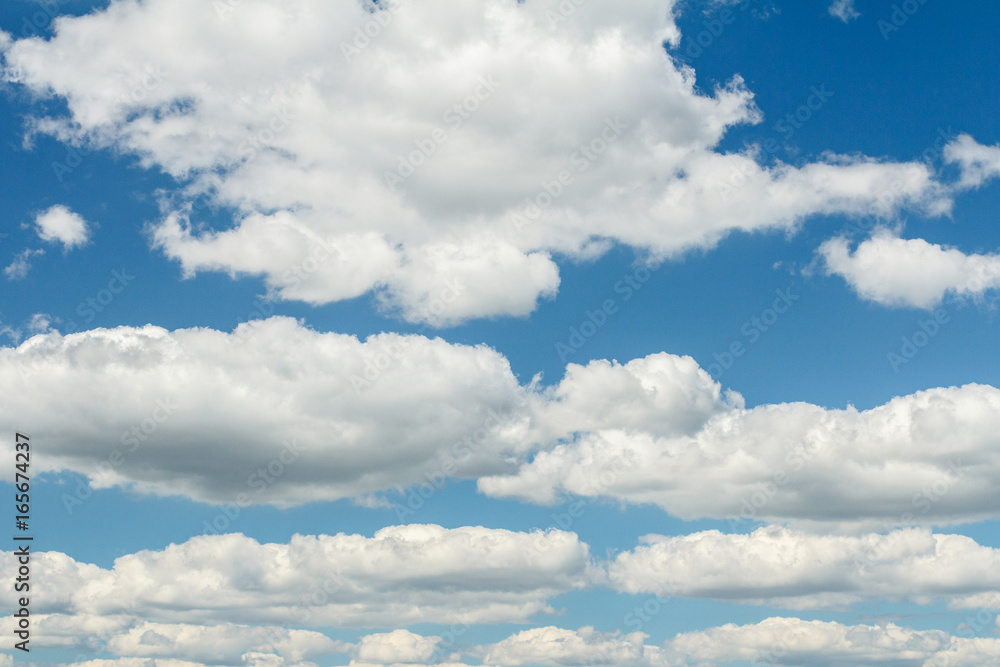 Fototapeta premium Cloudscape niebo w letni dzień