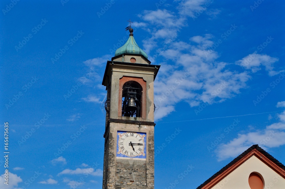 Kirchturm mit Kirche in Orselina bei Locarno im Tessin - Schweiz