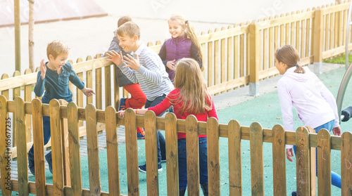 Foto Group of children playing romp game Touch-last outdoors