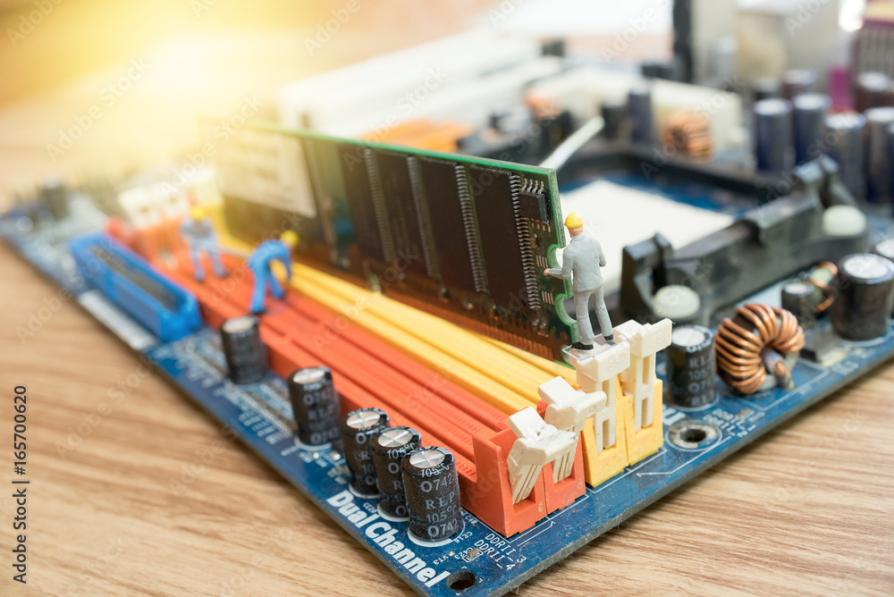 Miniature worker repairing circuit mother board Miniature worker repairing circuit mother board