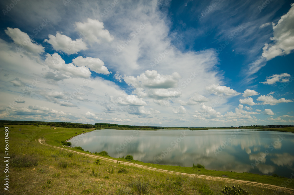 Obraz premium Wild forest lake