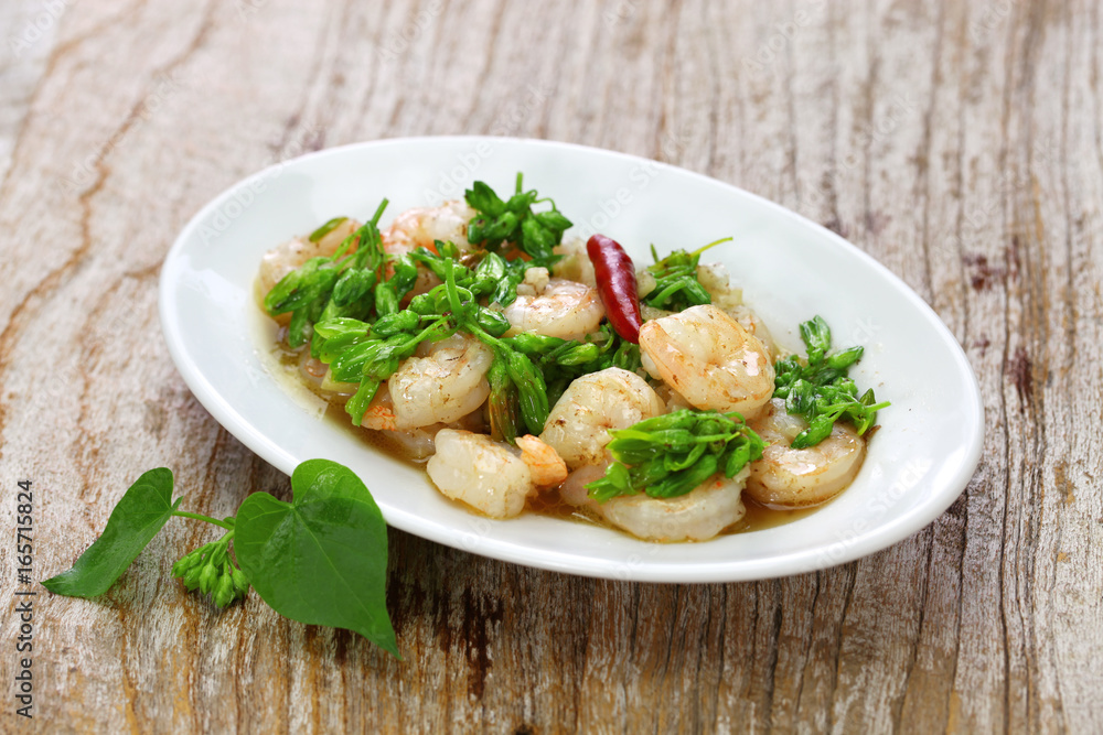 stir-fried Tonkin jasmin flowers and shrimp, vietnamese cuisine