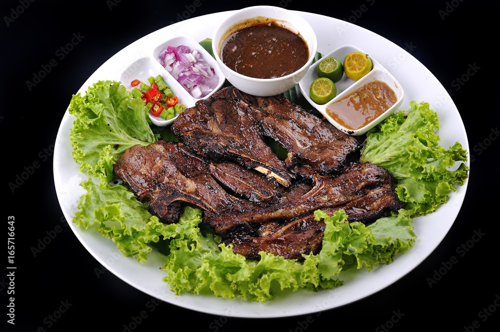 Barbecue Lamb Chops with Vegetables and Sauce Barbecue Lamb Chops with Vegetables and Sauce