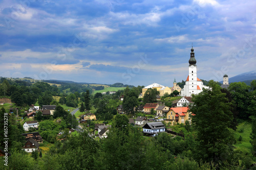 Krajobraz wiejski z lotu ptaka, Branna w Czechach.
