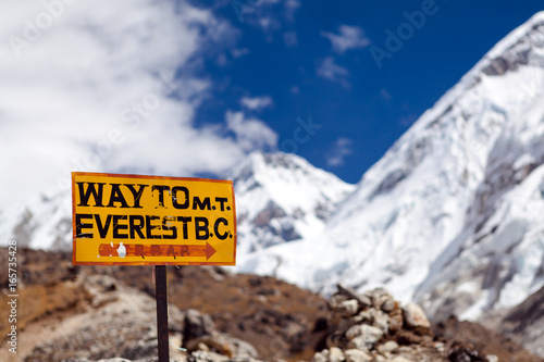 Mount Everest Signpost, Travel to Base Camp