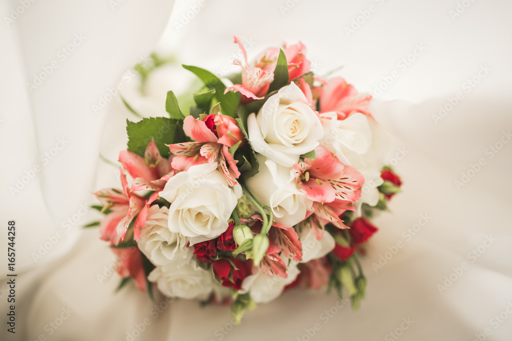 Obraz premium Wonderful luxury wedding bouquet of different flowers
