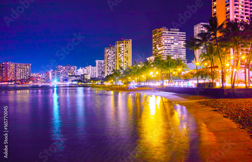 ハワイ ワイキキビーチの夜景