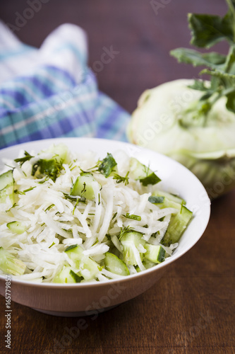 Salad with kohlrabi, cucumber and dill