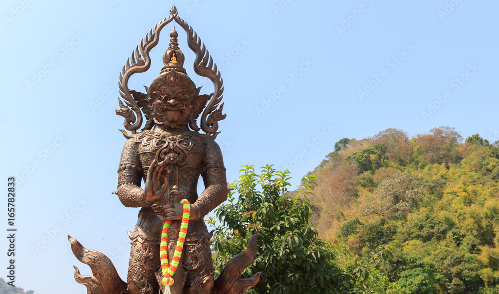 Fototapeta premium Giant statue in Thai temple