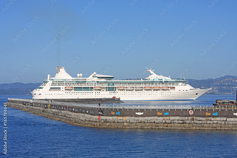 Cruise liner entering Victoria harbour