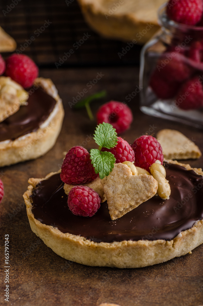Chocolate tartalets with nuts Chocolate tartalets with nuts