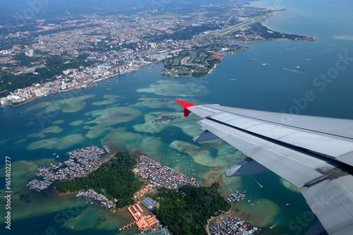 Fotografia Aerial view of Kota Kinabalu and Gaya Island, Sabah