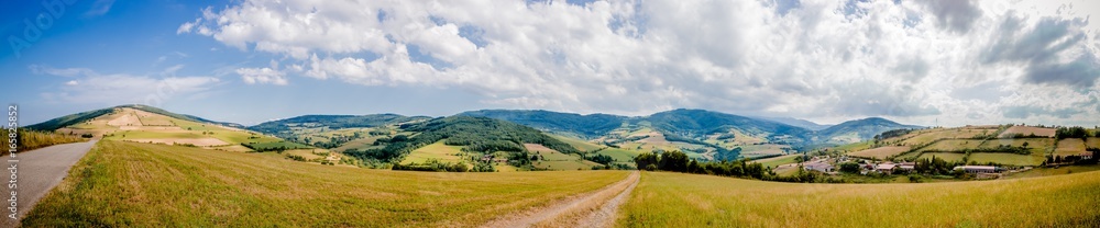 Panorama de la campagne dans le Parc Naturel Régional du Pilat