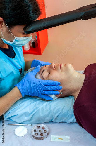 The cosmetologist at work photo